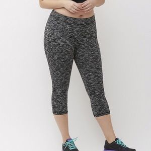 NWOT Livi active by Lane Bryant Capri. Size 18/20.